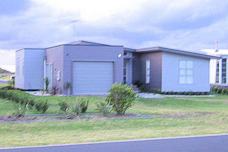 Photo of property in 11 Tohora Crescent, Omaha, 0986