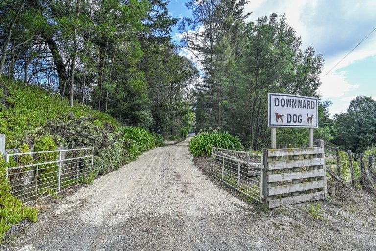 Photo of property in 2553 Taihape Road, Sherenden, Hastings, 4179