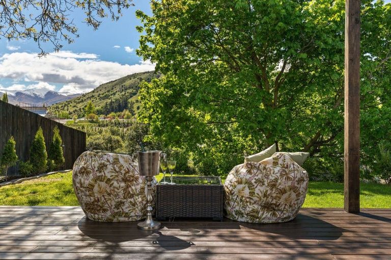 Photo of property in 37 Red Cottage Drive, Lake Hayes, Queenstown, 9304