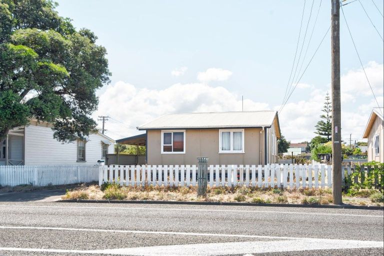 Photo of property in 12-16 Cornfoot Street, Castlecliff, Wanganui, 4501