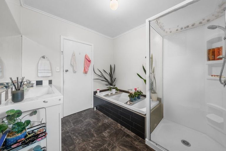 Photo of property in 177 Wairere Road, Waitakere, Henderson, 0782