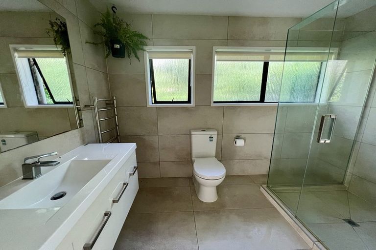 Photo of property in 1/114 Ocean View Road, Northcote, Auckland, 0627