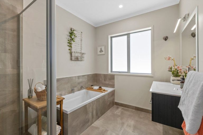 Photo of property in 15 Woodridge Drive, Stanmore Bay, Whangaparaoa, 0932