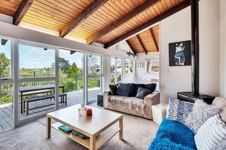 Photo of property in 132 Carlisle Road, Northcross, Auckland, 0632
