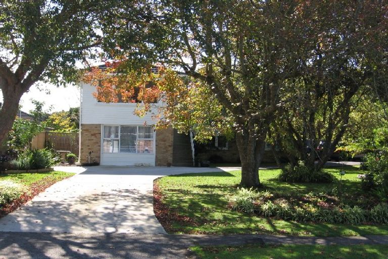 Photo of property in 55 Dale Crescent, Pakuranga, Auckland, 2010