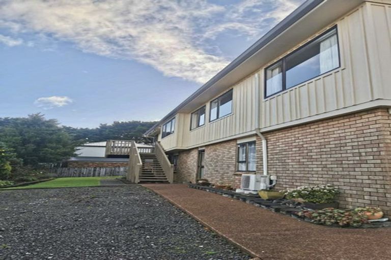 Photo of property in 18 Deodar Place, Totara Heights, Auckland, 2105