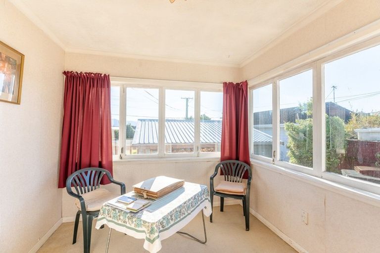 Photo of property in 22 Moana Road, Paraparaumu, 5032