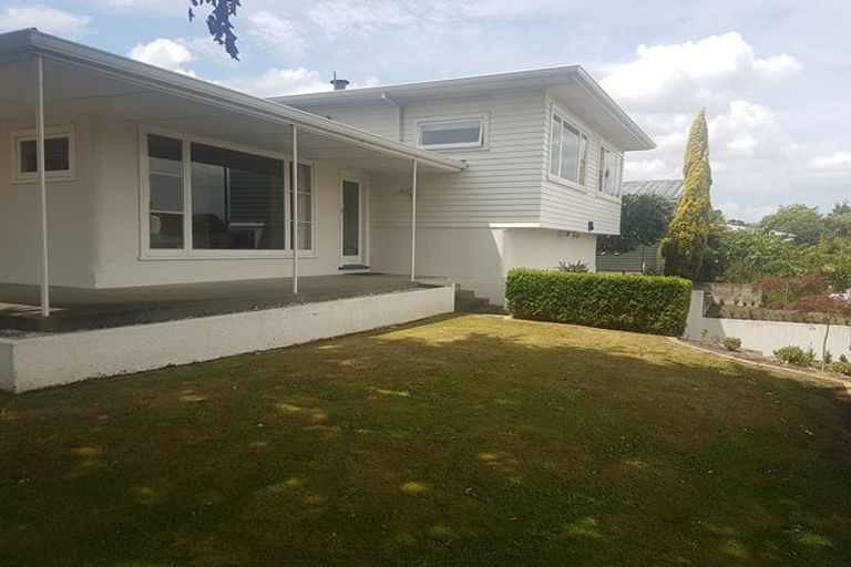 Photo of property in 2 Luton Street, Hokowhitu, Palmerston North, 4410