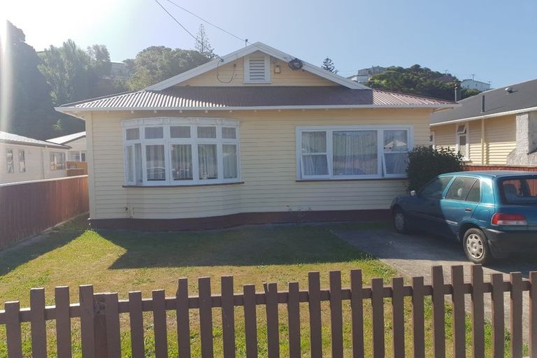 Photo of property in 53 Tauhinu Road, Miramar, Wellington, 6022