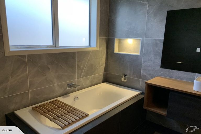 Photo of property in 8 Waitemata Drive, One Tree Point, 0118