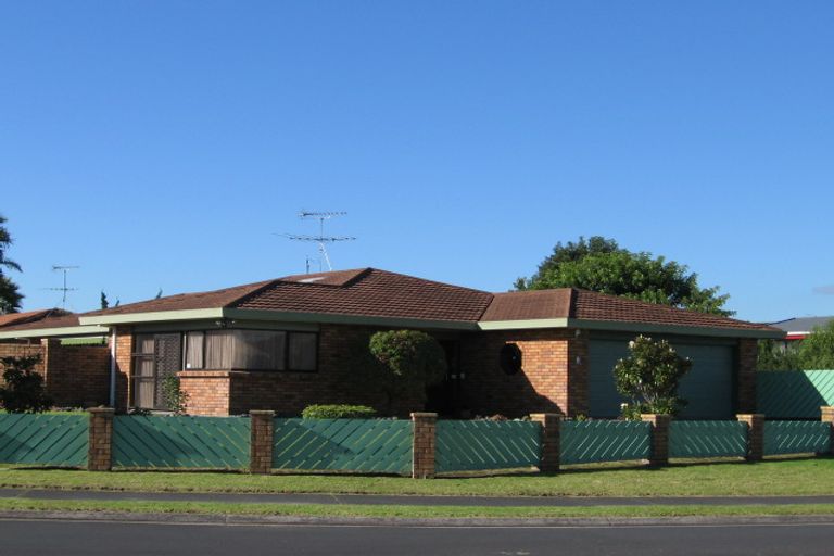 Photo of property in 5 Settlers Grove, Orewa, 0931