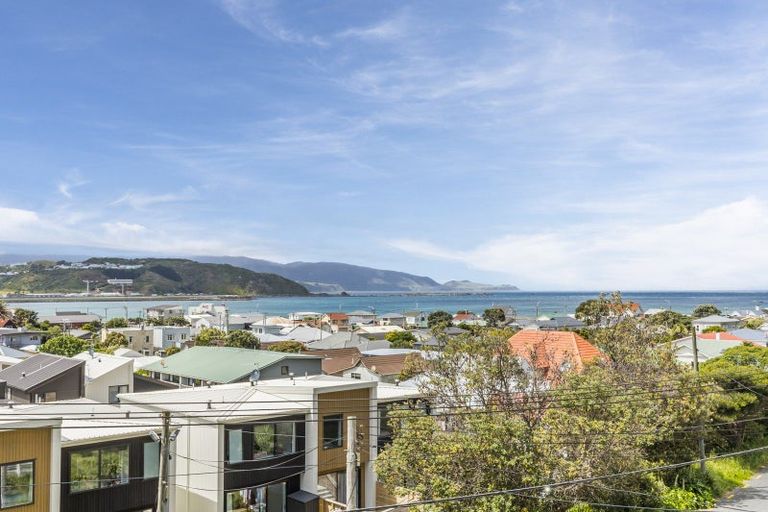 Photo of property in 168 Sutherland Road, Lyall Bay, Wellington, 6022