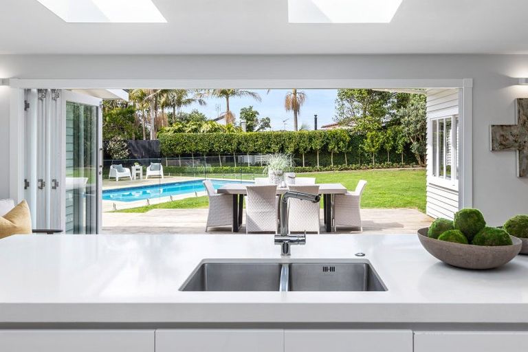 Photo of property in 106 St Heliers Road, Saint Heliers, Auckland, 1071