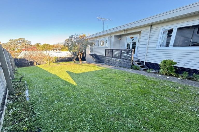 Photo of property in 51 Rua Road, Glen Eden, Auckland, 0602