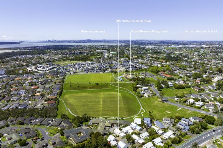 Photo of property in 7/485 Don Buck Road, Massey, Auckland, 0614