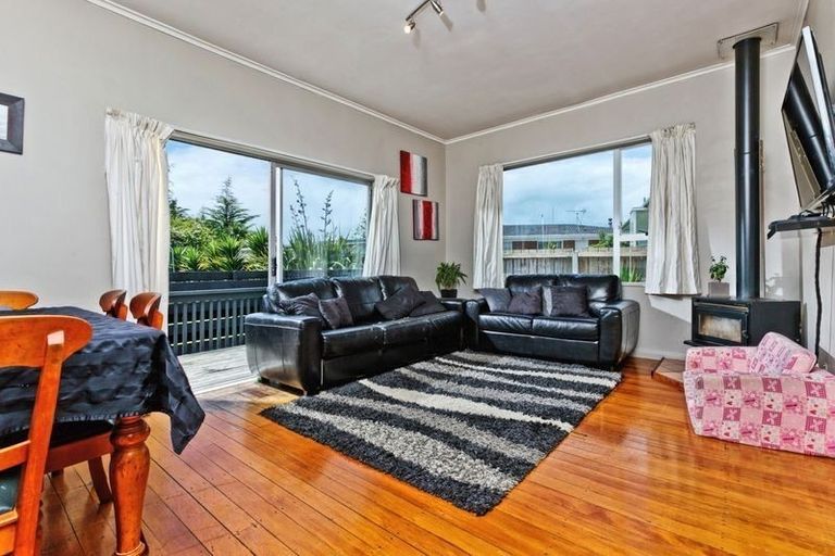 Photo of property in 2/85 Diana Drive, Glenfield, Auckland, 0627