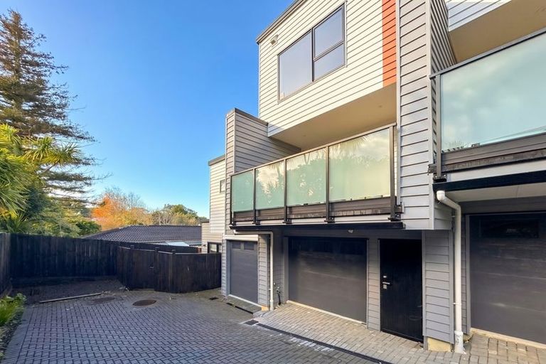 Photo of property in 19e Cedar Heights Avenue, Massey, Auckland, 0614