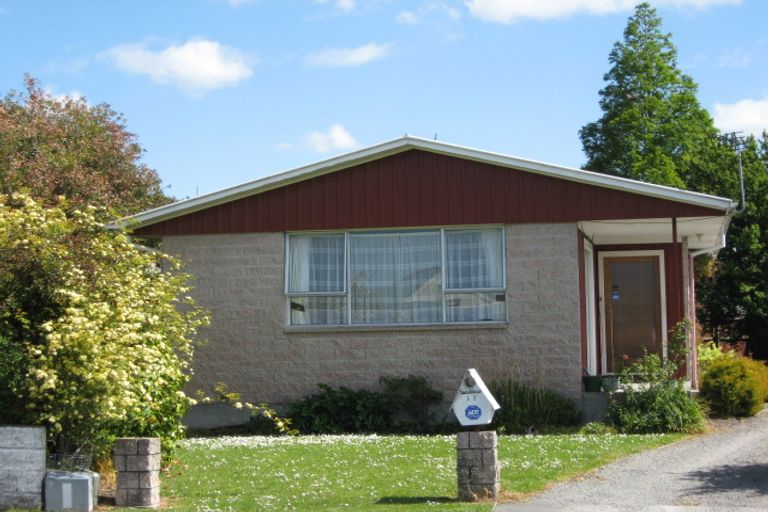 Photo of property in 12 Coates Place, Rangiora, 7400