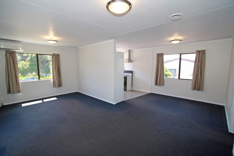 Photo of property in 32 Poplar Grove, Whalers Gate, New Plymouth, 4310