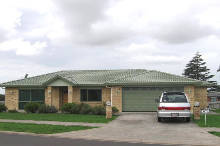 Photo of property in 16 Greenberry Drive, Ranui, Auckland, 0612