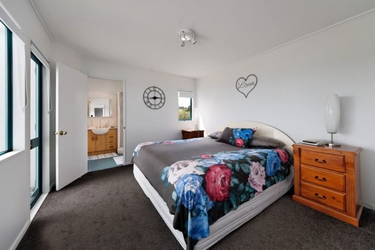 Photo of property in 123 Piha Road, Piha, New Lynn, 0772