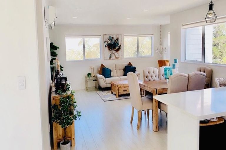 Photo of property in 10a Glenfield Road, Birkenhead, Auckland, 0626