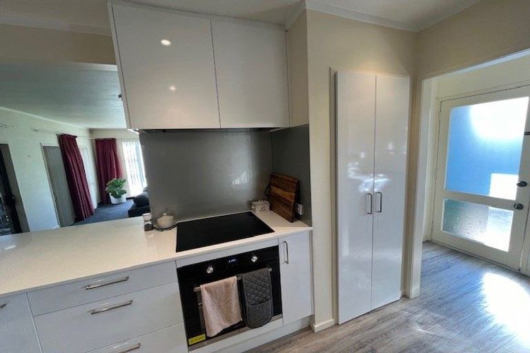 Photo of property in 32 Jillteresa Crescent, Half Moon Bay, Auckland, 2012