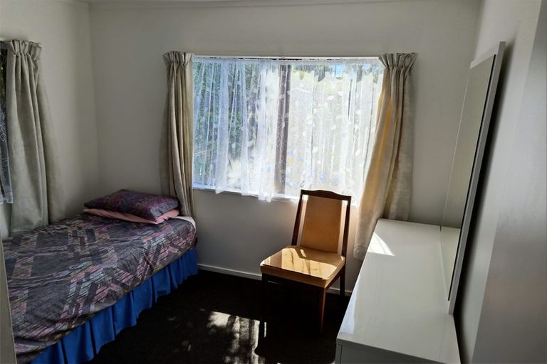 Photo of property in 2/43 Sabulite Road, Kelston, Auckland, 0602