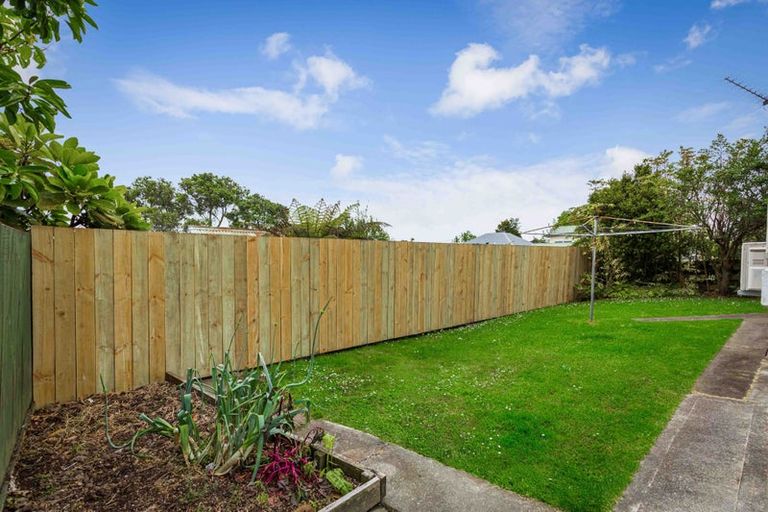 Photo of property in 3/81 Hutchinson Avenue, New Lynn, Auckland, 0600
