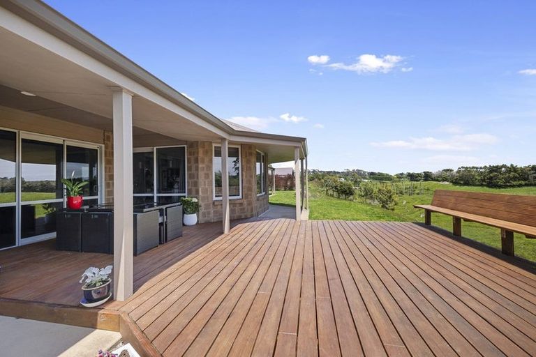 Photo of property in 32 Arthur Road, Paraite, New Plymouth, 4373