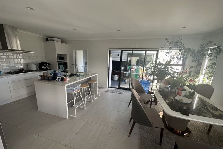 Photo of property in 18 Nganui Avenue, Takanini, 2112