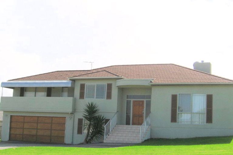 Photo of property in 25 Spencer Road, Oteha, Auckland, 0632