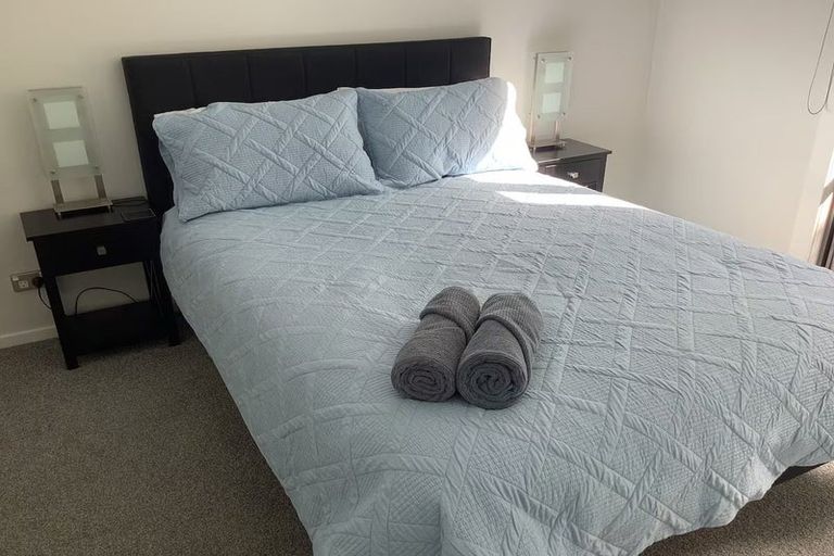 Photo of property in 100a Lake Road, Northcote, Auckland, 0627