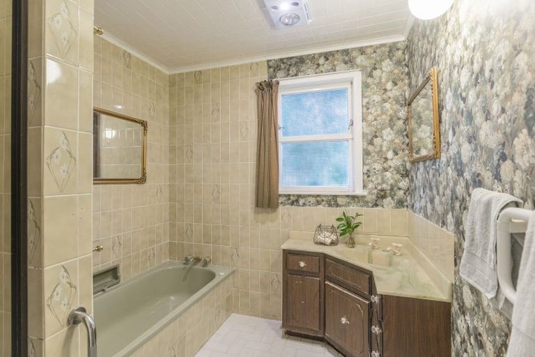 Photo of property in 31 Holyoake Crescent, Avalon, Lower Hutt, 5011