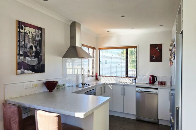 Photo of property in 16a Windsor Terrace, Taradale, Napier, 4112