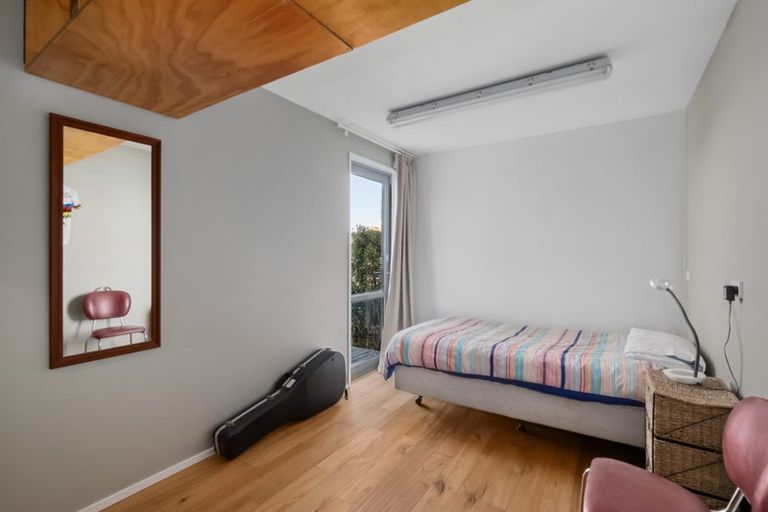 Photo of property in 33 Marama Crescent, Mount Pleasant, Christchurch, 8081