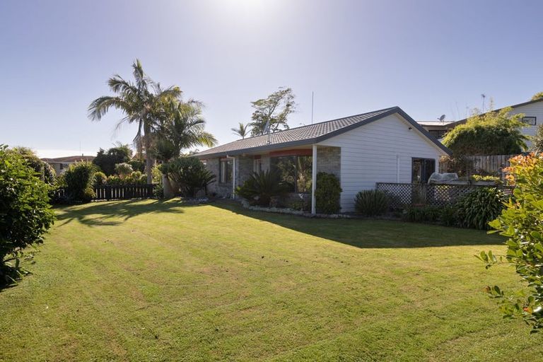 Photo of property in 16 Margaret Drive, Omokoroa, 3114