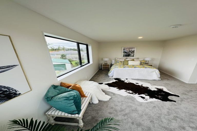 Photo of property in 4d Flaunty Place, West Harbour, Auckland, 0618