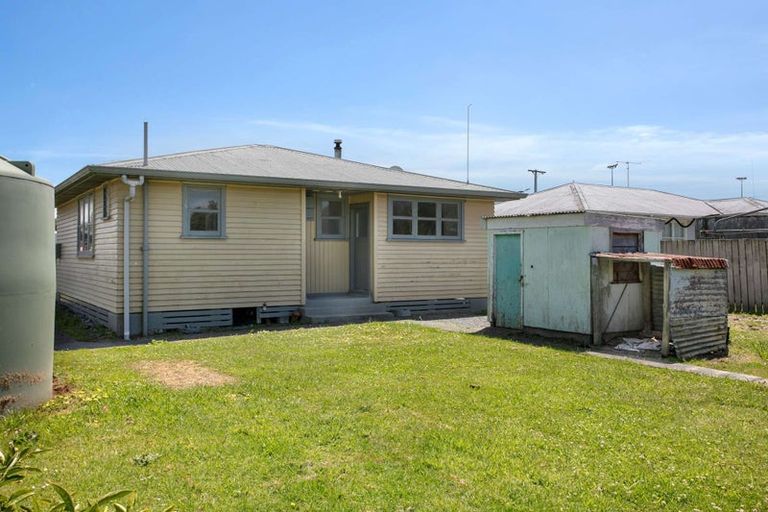 Photo of property in 10 Currie Street, Te Karaka, 4022