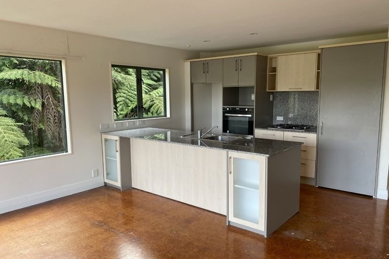 Photo of property in 17 Barker Rise, Northcross, Auckland, 0632