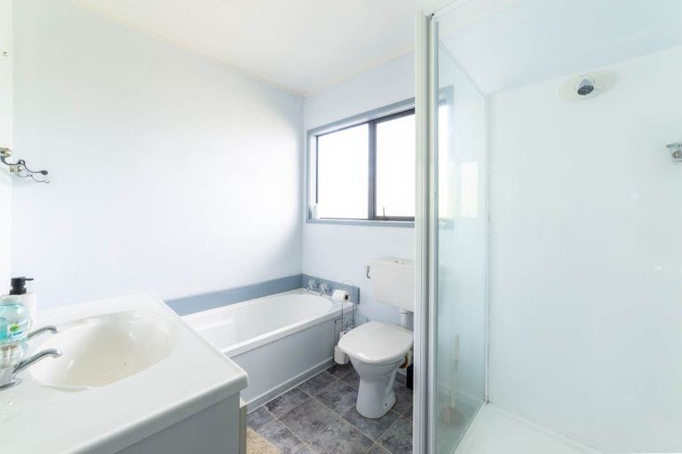 Photo of property in 16 Crompton Road, Massey, Auckland, 0614