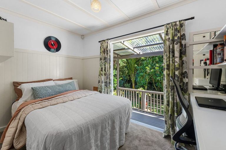 Photo of property in 31 Tane Road, Laingholm, Auckland, 0604