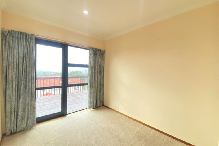 Photo of property in 12 Bragato Place, Chatswood, Auckland, 0626