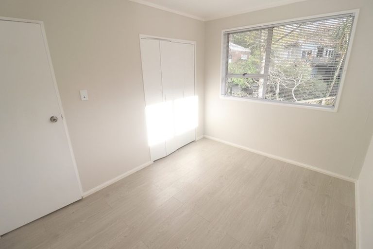 Photo of property in 2/663 Beach Road, Rothesay Bay, Auckland, 0630
