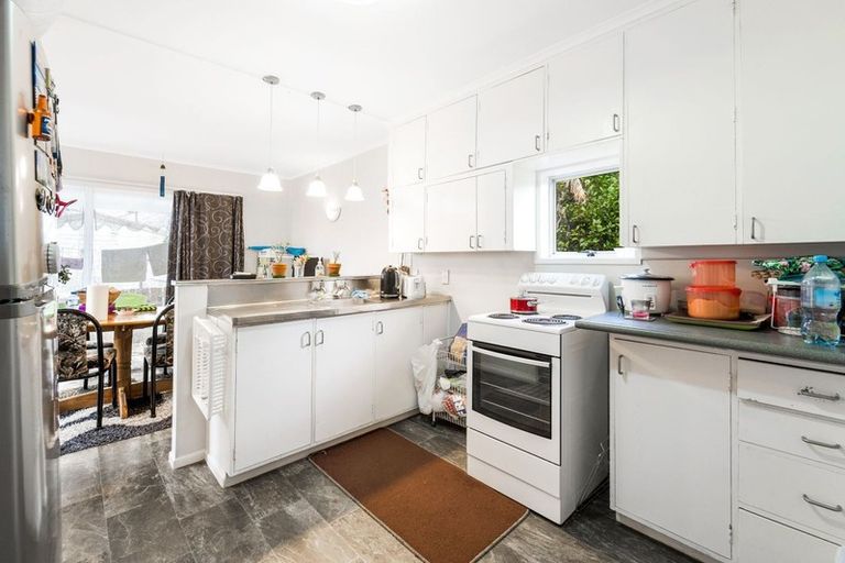 Photo of property in 4 Grainger Road, Te Atatu South, Auckland, 0610