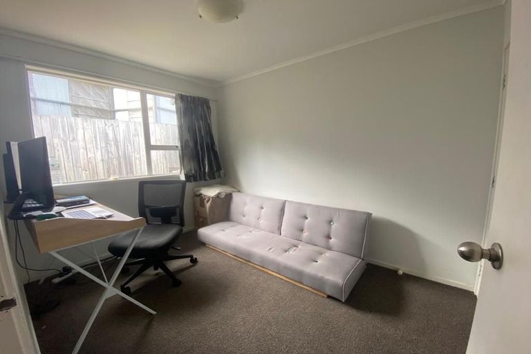 Photo of property in 34 Claverdon Drive, Massey, Auckland, 0614