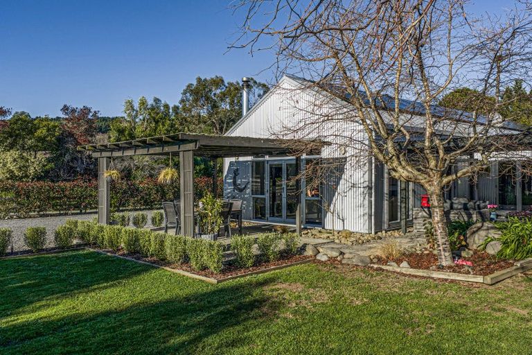 Photo of property in 95 Kereru Road, Maraekakaho, 4171