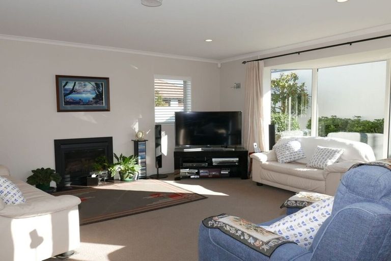 Photo of property in 4 Crofton Road, Harewood, Christchurch, 8051