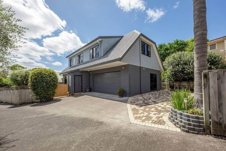 Photo of property in 27 De Val Drive, Titirangi, Auckland, 0604