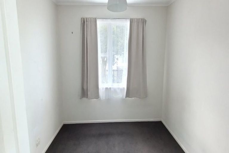 Photo of property in 5 Cypress Drive, Maungaraki, Lower Hutt, 5010